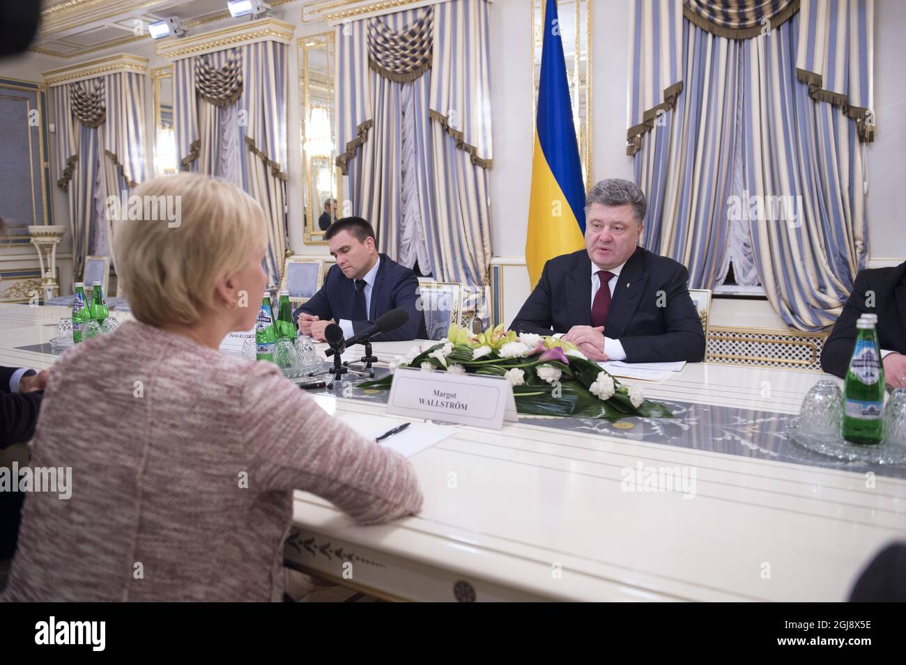 KIEV 2014-11-26 le ministre suédois des Affaires étrangères, Margot Wallstrom, est vu avec le président de l'Ukraine Petro Porochenko dans le palais présidentiel de Kiev. Ukraine, 26 novembre 2014. Wallstrom a visité l'Ukraine pour des entretiens bilatéraux Foto: Sven Lindwall / EXP / TT / Kod: 7117 ** HORS SUÈDE ** Banque D'Images