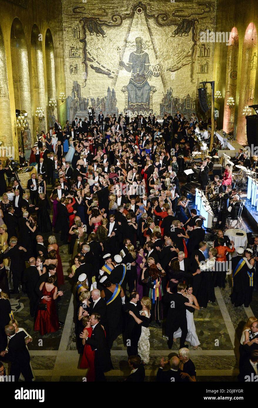 STOCKHOLM 2014-12-10 la danse dans le Golden Hall lors du banquet Nobel à l'hôtel de ville de Stockholm, Suède, le 10 décembre 2014. Photo: Claudio Bresciani / TT / Kod 10090 Banque D'Images