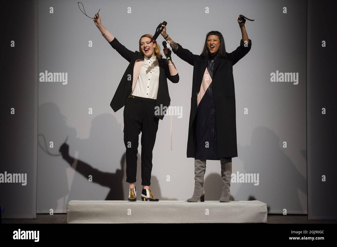 STOCKHOLM 2015-01-26 Aino Jawo et Caroline Hjelt, du duo suédois ICONA Pop et du designer Whyred, ont ouvert la Stockholm Fashion week à Stockholm, en Suède, le 26 janvier 2015. Foto: Vilhelm Stokstad / TT / Kod 11370 Banque D'Images