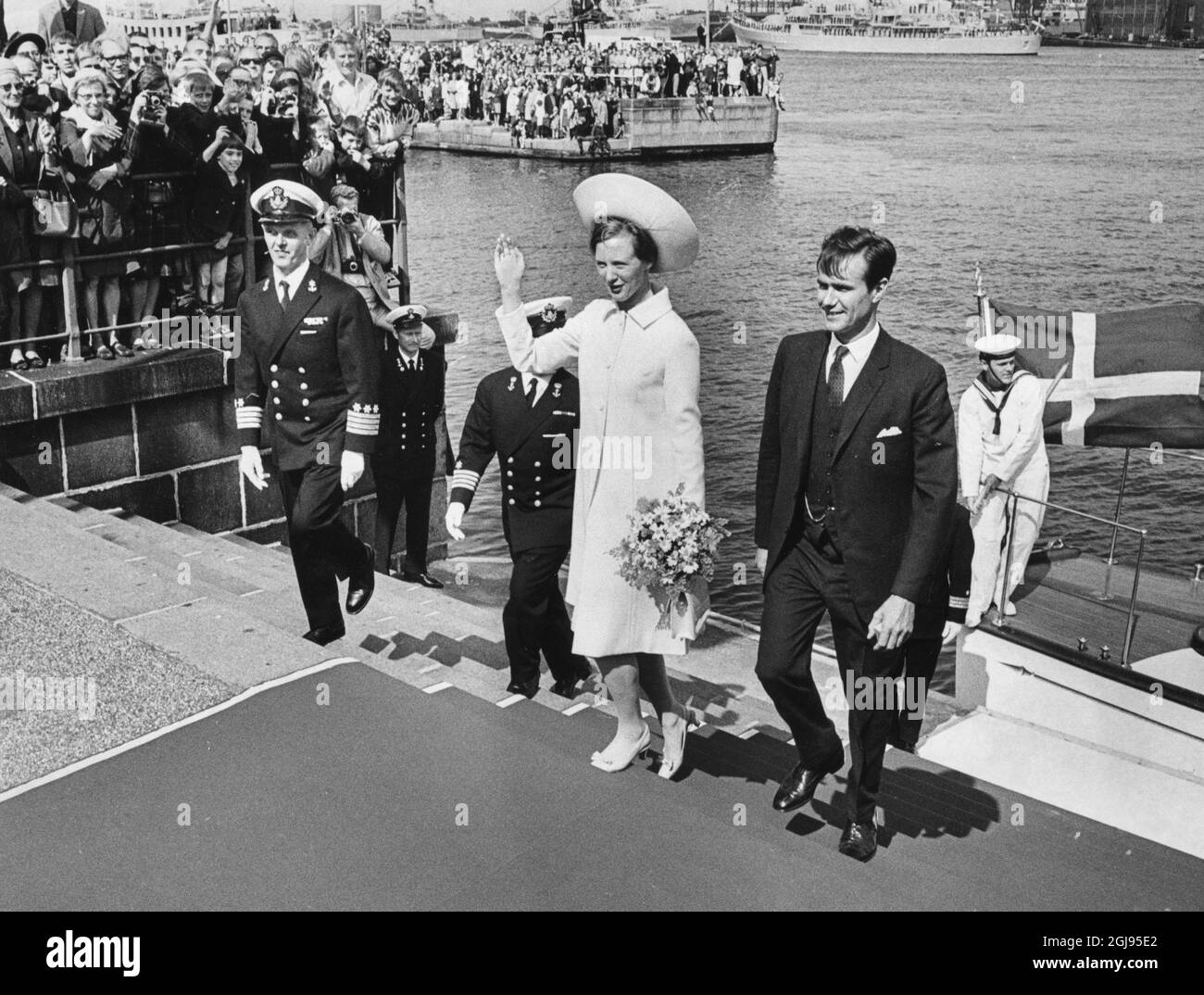 COPENHAGUE 1967-07-09 la Princesse Margret du Danemark (aujourd'hui la Reine Margrethe) est vue avec le Prince Consort Henrik après leur mariage à l'église Holmens de Copenhague Danemark, le 9 juillet 1967.7 Foto: Jan BjÃƒÂ örsell / SVD / TT / Kod: 11014 Banque D'Images