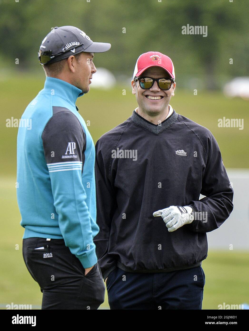 Le Prince Daniel (R) de Suède joue avec le golfeur suédois Henrik Stenson pendant le tournoi officiel Pro-Am des Nordea Masters devant le tournoi national européen de la PGA Suède de Nordea Masters à Bara en dehors de Malmo, dans le sud de la Suède, le 03 juin 2015. Poto: Anders Wiklund / TT / code 10040 Banque D'Images