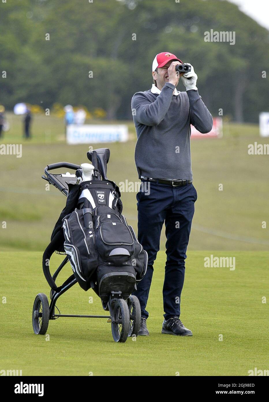 Le Prince Daniel (R) de Suède joue avec le golfeur suédois Henrik Stenson pendant le tournoi officiel Pro-Am des Nordea Masters devant le tournoi national européen de la PGA Suède de Nordea Masters à Bara en dehors de Malmo, dans le sud de la Suède, le 03 juin 2015. Poto: Anders Wiklund / TT / code 10040 Banque D'Images