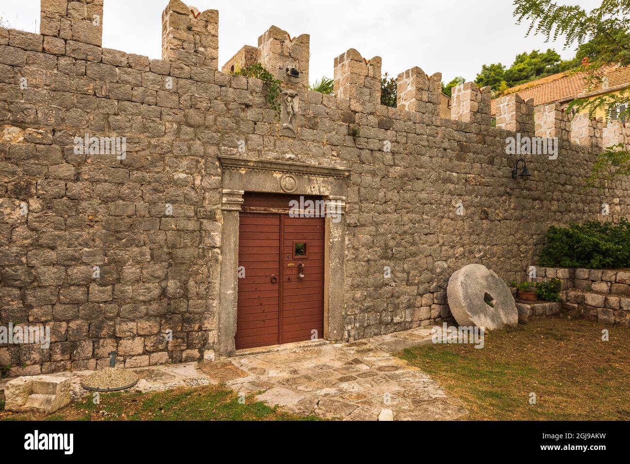 L'entrée au château de Skocibuha, Sudurad, île de Sipan, côte dalmate, Croatie. (Usage éditorial uniquement) Banque D'Images