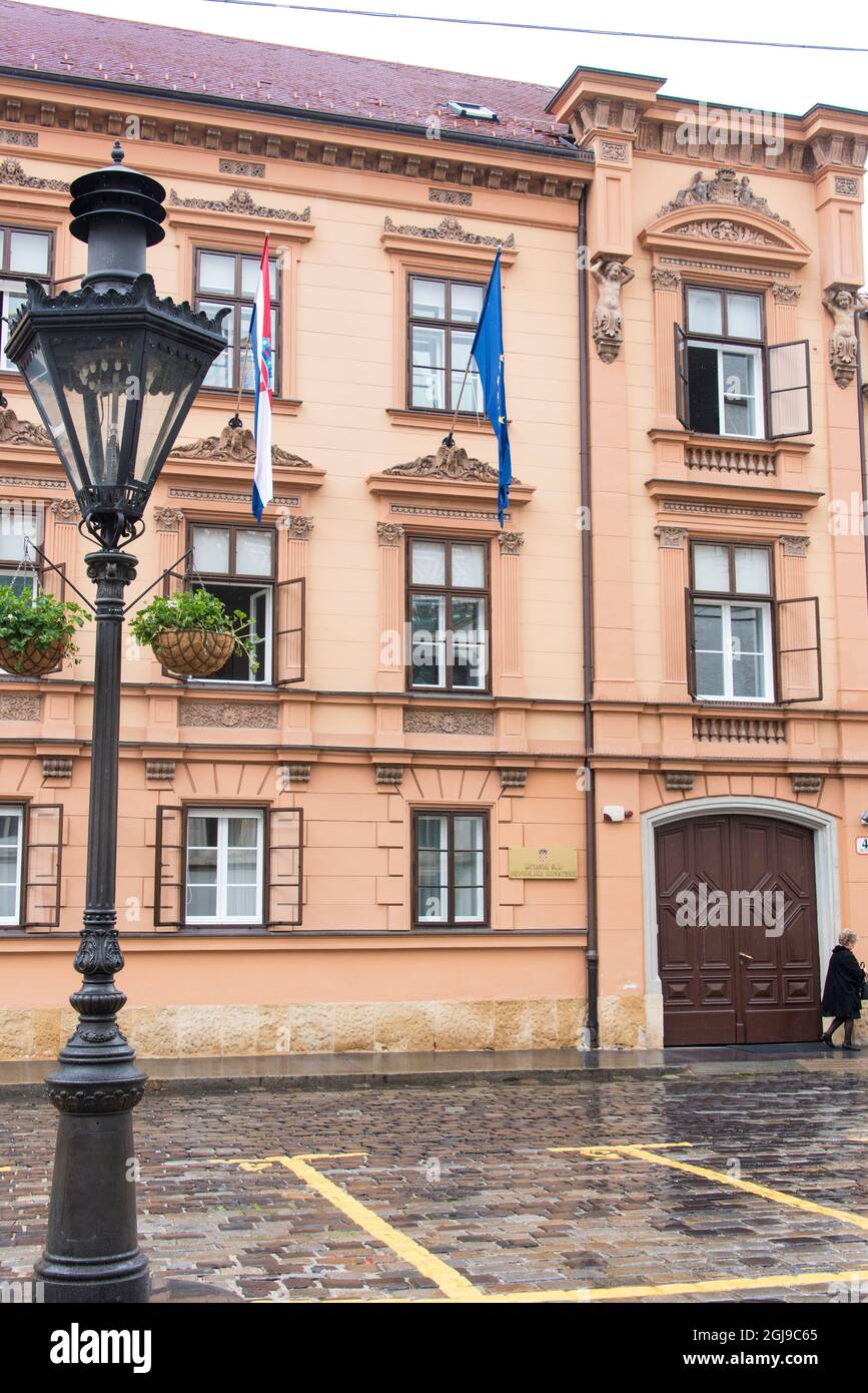 Croatie. Jour de pluie, vieille ville de Zagreb. Bâtiment de la Cour constitutionnelle croate de la place Saint-Marc. Banque D'Images