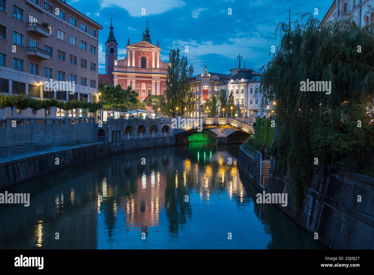 Europe, Slovénie, Ljubljana. Ville pittoresque au crépuscule. Banque D'Images