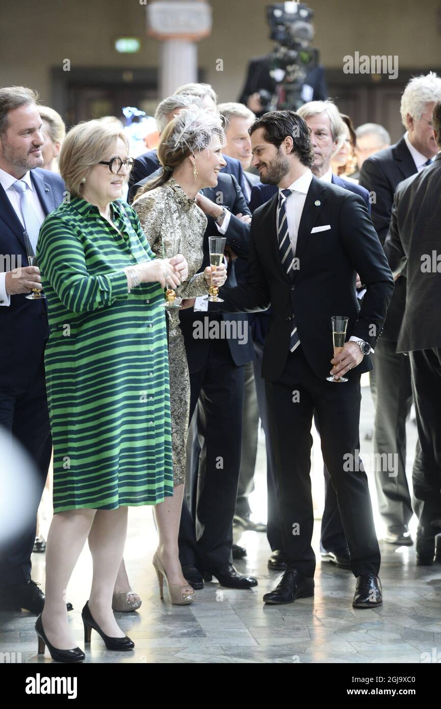 Stockholm 16 04 30 La Princesse Martha Louise M Ari Behn Et Le Prince Carl Philip Ainsi Que D Autres Invites Chantant Joyeux Anniversaire Lors D Un Dejeuner Organise Par La Ville De Stockholm A L Hotel