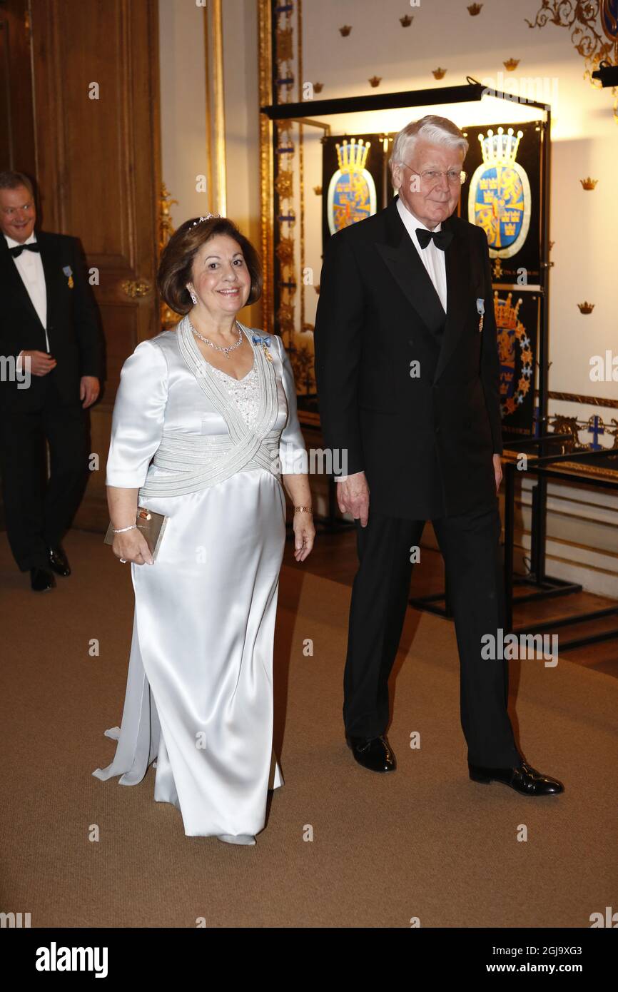 STOCKHOLM 2016-04-30 la princesse de la Couronne Katherine, de Serbie, et le président de l'Islande, Olafur Ragnar Grimsson, arrivent au banquet du Palais Royal à l'occasion des célébrations de l'anniversaire du Roi, le samedi 30 avril 2016. Photo: Christine Olsson / TT / code 10430 Banque D'Images