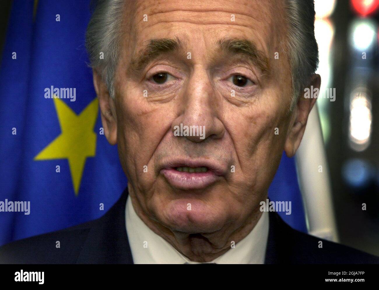 Â©SCANPIX, Stockholm, Sverige, 2001-04-02, Foto:Claudio Bresciani/SCANPIX Code 30230 Israël Ministre des Services Shimon Peres ar pa besok i Sverige, Pa mandagen traffider han sin kollega kesminister Anna Lindh for bilaterala samom bland annat fredsanotal Mellutrien i processor. ------------------------------------------------ Le ministre israélien des Affaires étrangères, M. Shimon Peres, s'est rendu lundi 2 avril en Suède et la ministre suédoise des Affaires étrangères, Mme Anna Lindh, pour des entretiens bilatéraux sur le processus de paix au Moyen-Orient. Banque D'Images