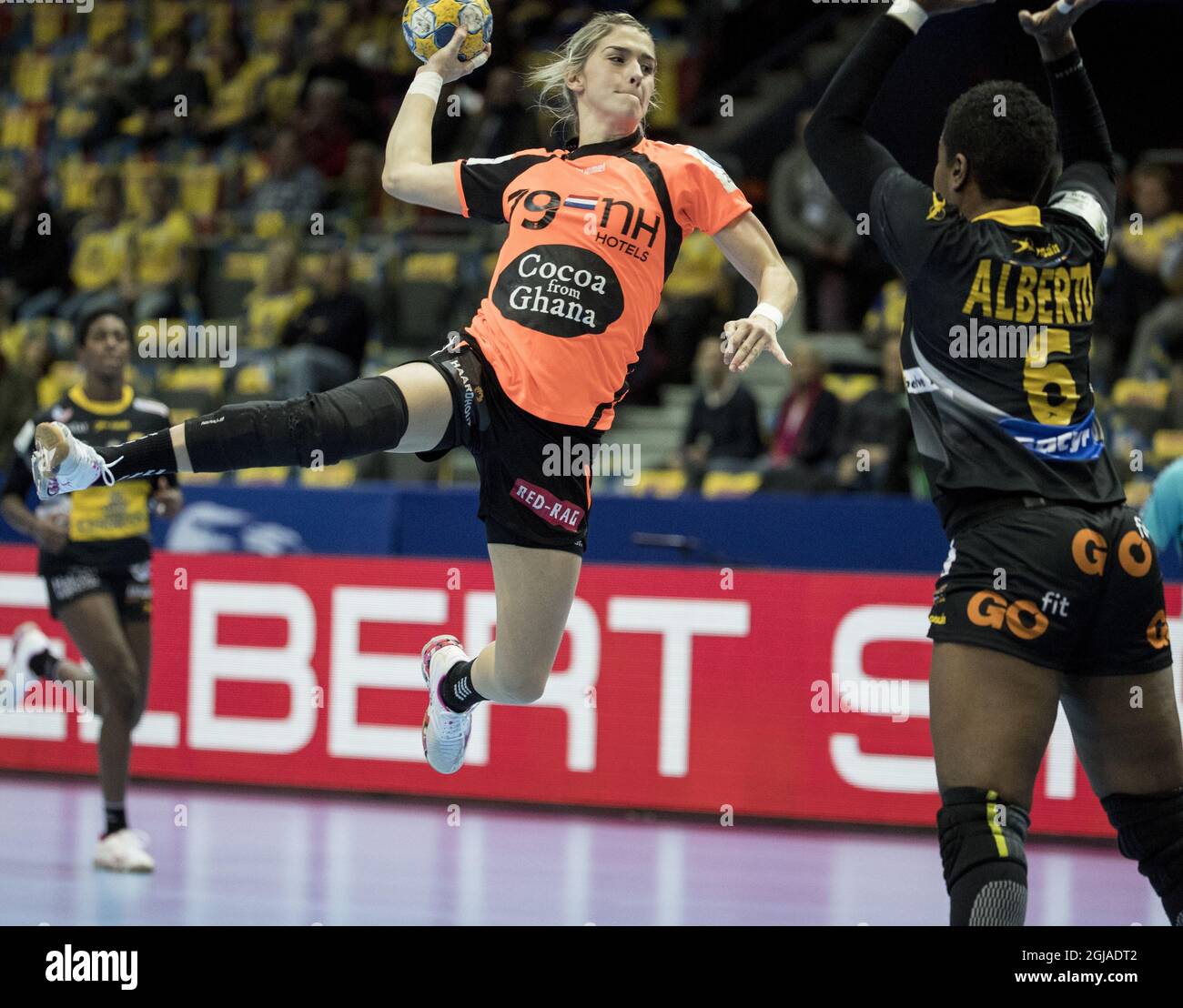 Pays-Bas Estavana Polman a obtenu des scores lors du match du groupe 1 du  Championnat d'Europe des femmes de handball entre l'Espagne et les pays-Bas  à la Scandinavium Arena de Gothemburg 14