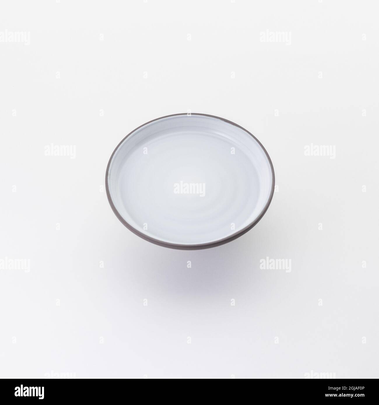 Ustensiles de cuisine et de restaurant sur fond blanc Banque D'Images