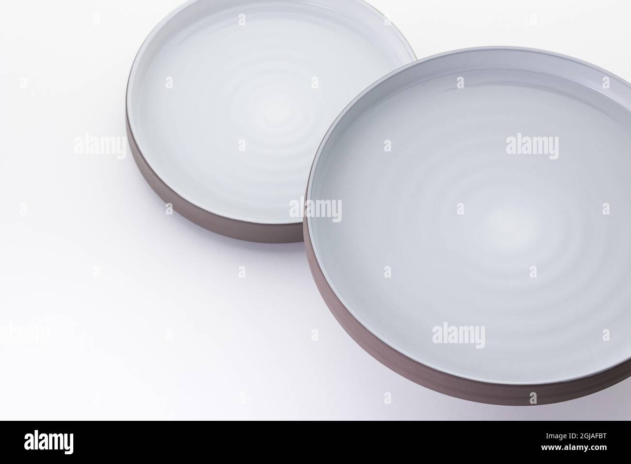 Ustensiles de cuisine et de restaurant sur fond blanc Banque D'Images