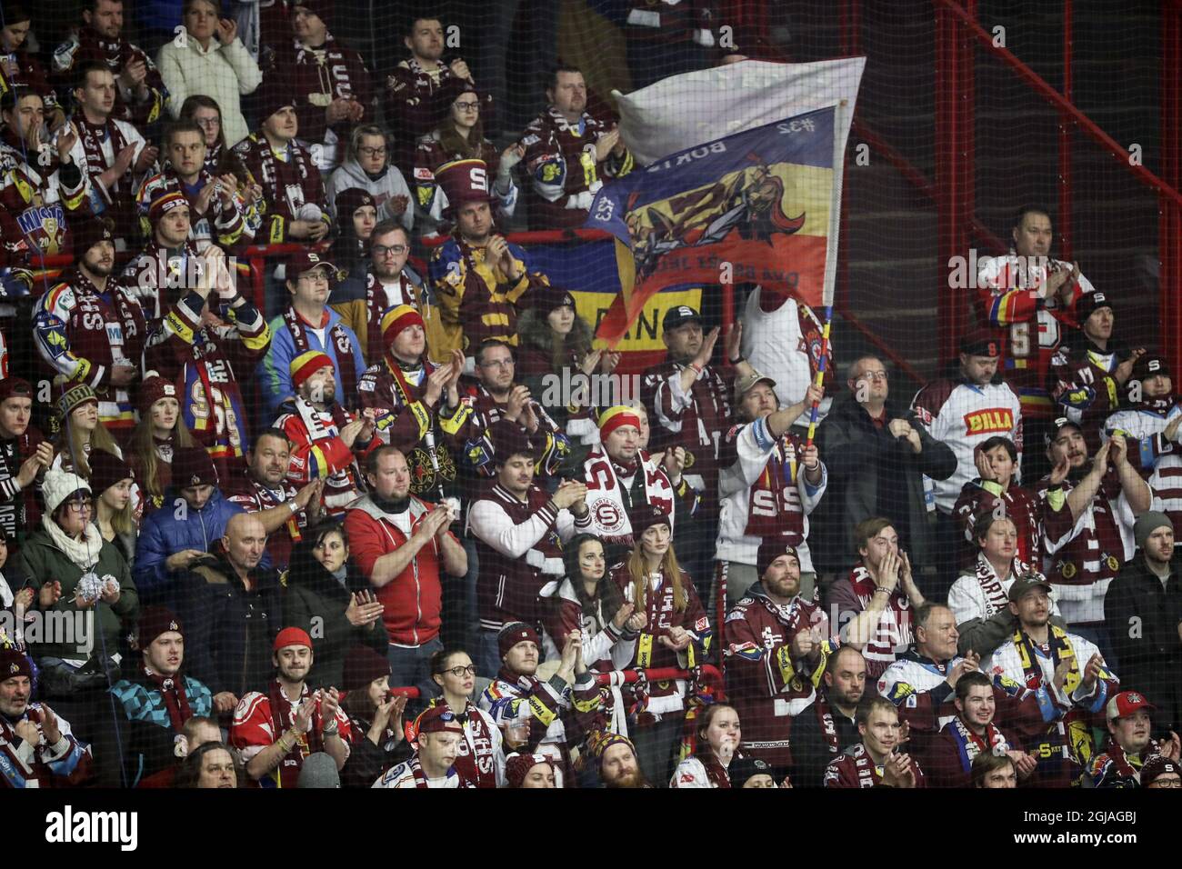 Les fans de Sparta Prague se trouvent devant le match final de la Ligue de hockey des champions entre Frolunda Gothenburg et Sparta Prague à Frolundaborg à Göteborg. Photo: Adam Ihse / TT / code 9200 Banque D'Images