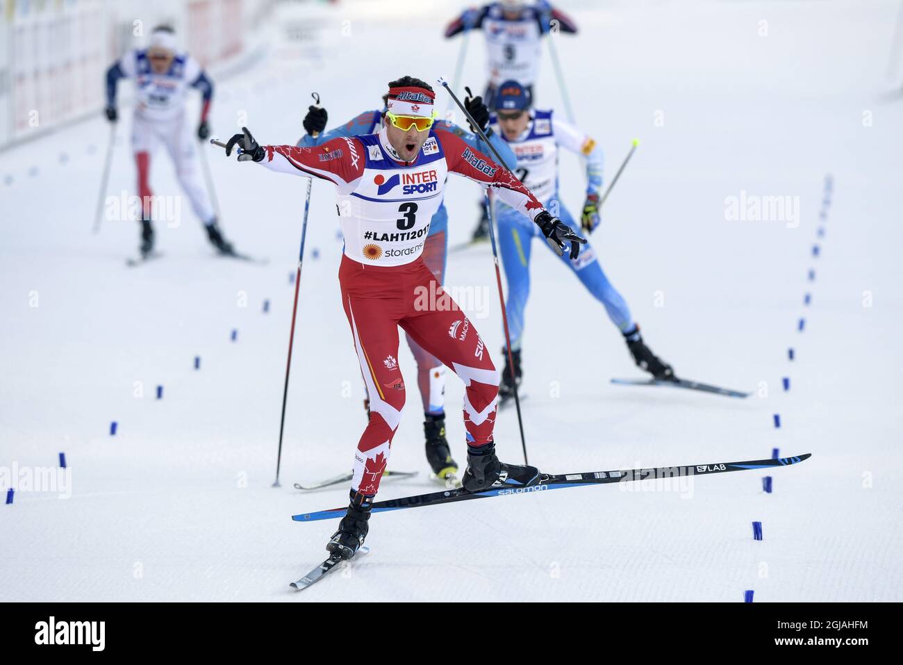 LAHTIS 2017-03-05 Alex Harvey, du Canada, célèbre le 50 mars 2017, à Lahti, en Finlande, la victoire de la compétition de ski acrobatique de masse de 5 km pour hommes aux Championnats du monde nordique de ski de la FIS. Photo Anders Wiklund / TT / Kod 10040 Banque D'Images