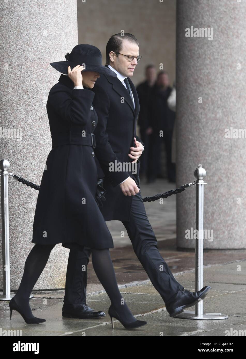 STOCKHOLM 20170410 la princesse Victoria et le prince Daniel à l'hôtel de ville de Stockholm pour la cérémonie officielle avec une minute de silence à midi pour se souvenir des victimes de l'attentat terroriste de vendredi contre Drottninggatan, Stockholm, le lundi 10 avril 2017. Foto: Fredrik Sandberg/TT Kod 10080 Banque D'Images