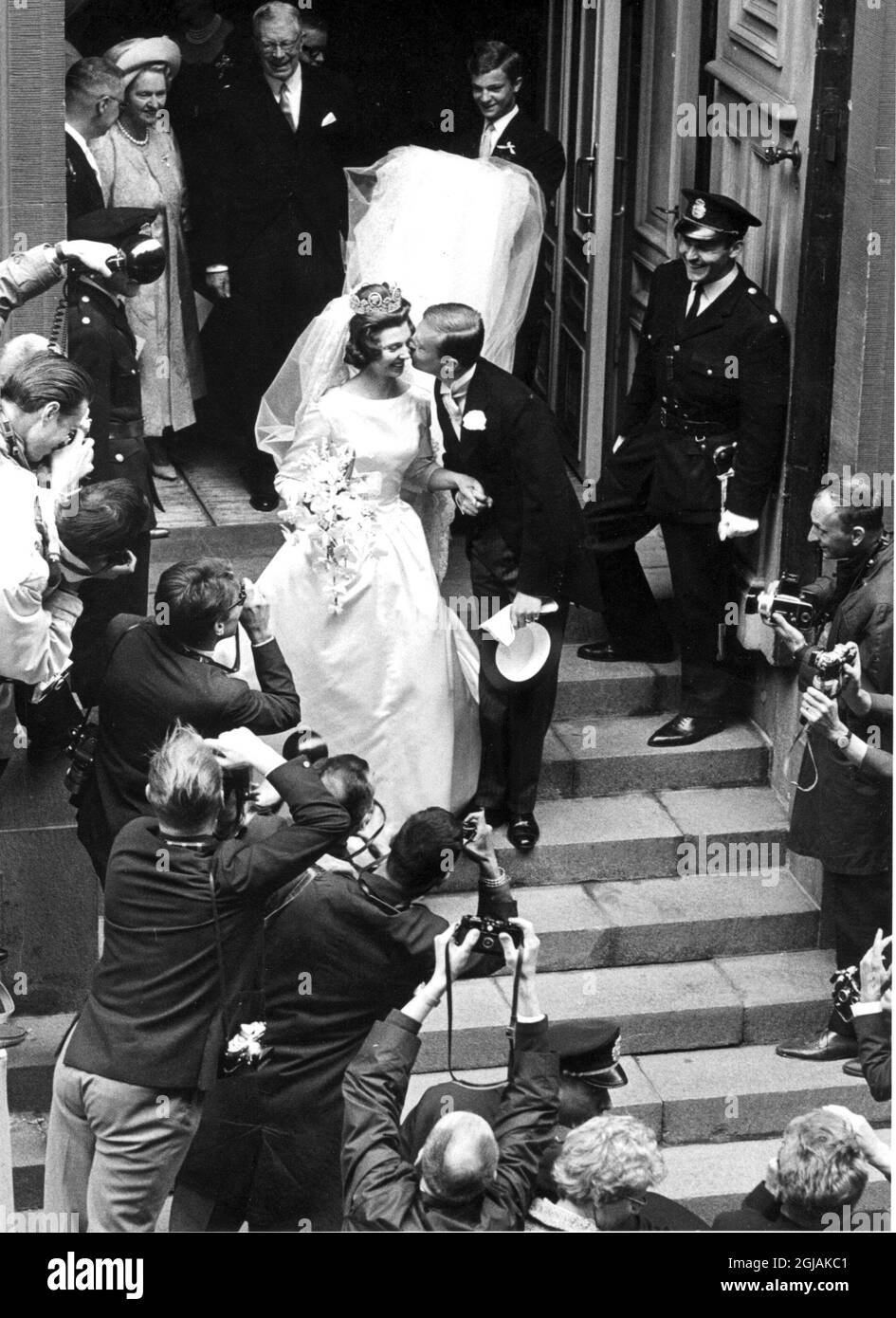 © SCANPIX, Stockholm, Sverige, 1961-05-25, Foto: SCANPIX code 20360Le mariage de la princesse Desirée (soeur du roi Carl Gustaf et de Niclas Silfverschiold dans la grande cathédrale de Stockholm, Suède. Banque D'Images
