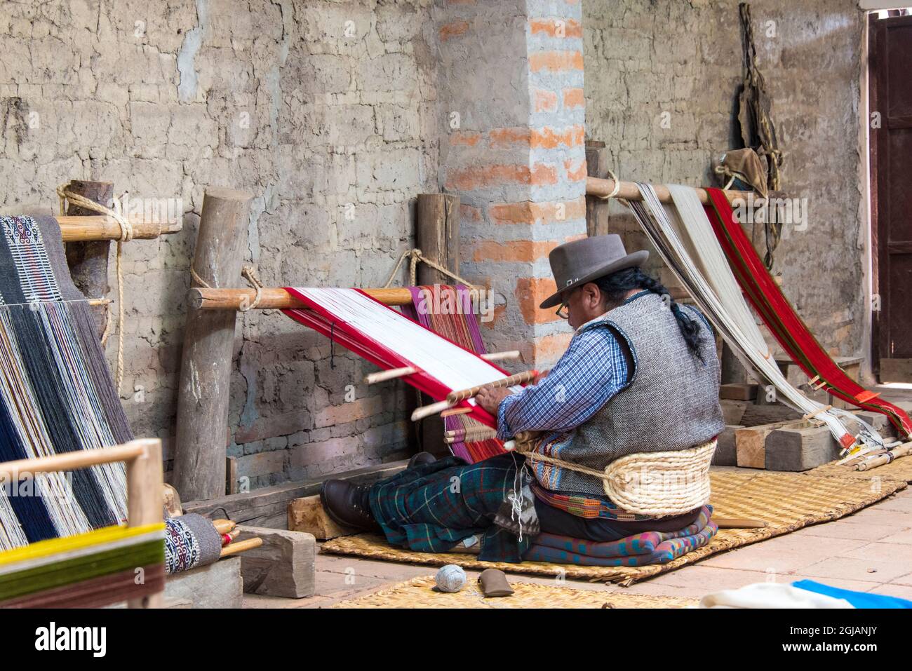 Equateur, Otavalo. Faire du tissage traditionnel dans un atelier historique Banque D'Images