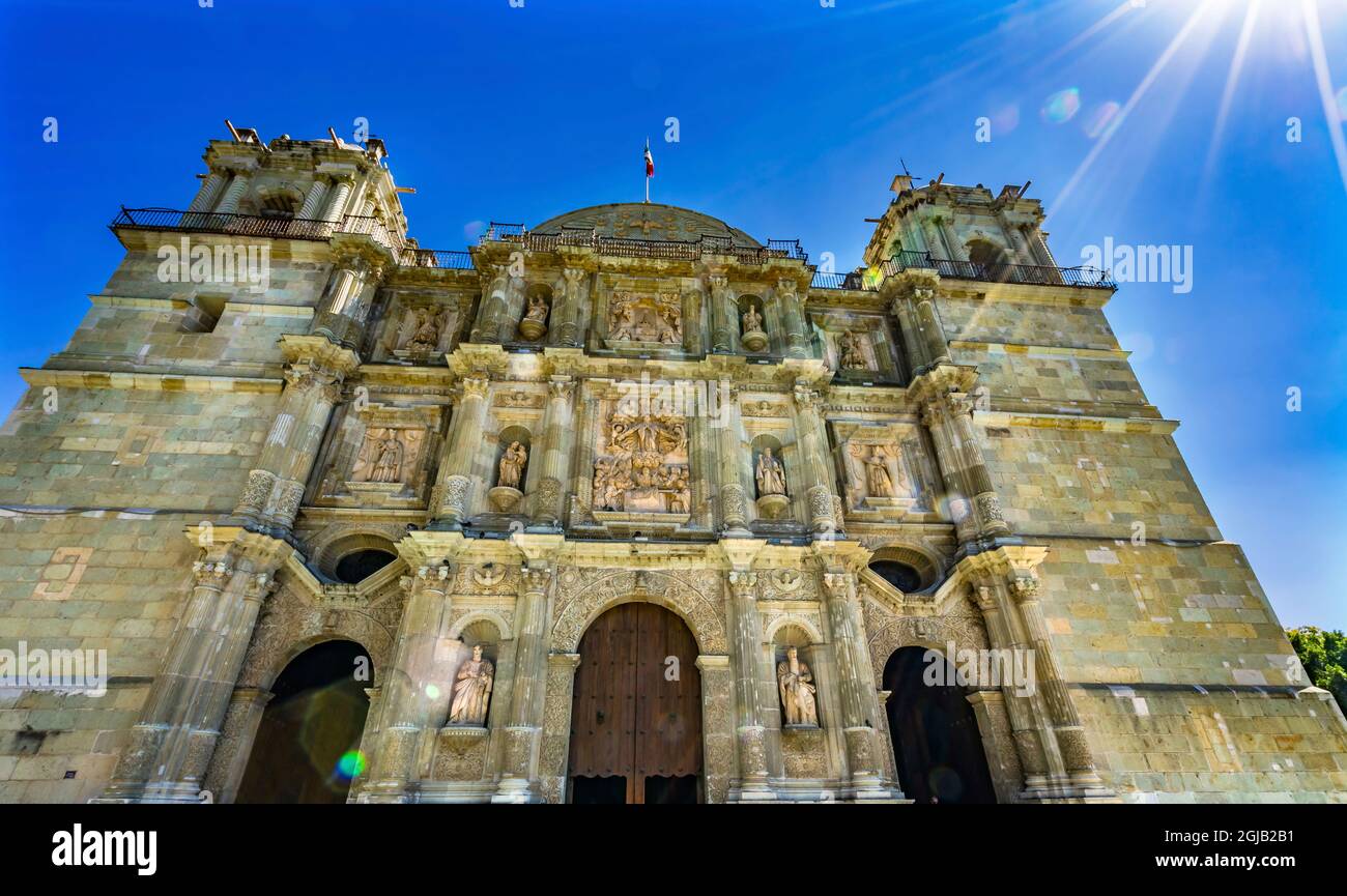 Statues de façade solaire, église notre-Dame de l'Assomption, Oaxaca, Juarez, Mexique. Début de la construction 1533 Banque D'Images