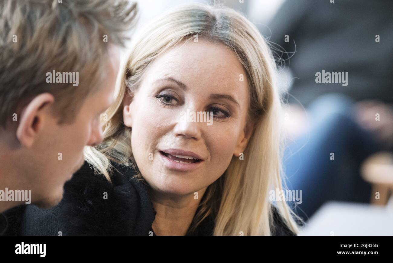 COPENHAGUE 2017-12-06 l'acteur danois Thure Lindhardt et l'actrice suédoise Sofia Helin sont vus lors d'une réunion de presse avant le début de la quatrième saison de la série télévisée danoise-suédoise 'Bron 4' (le pont) à Copenhague. Danemark, mercredi. Foto: Johan Nilsson / TT / Kod 50090 Banque D'Images