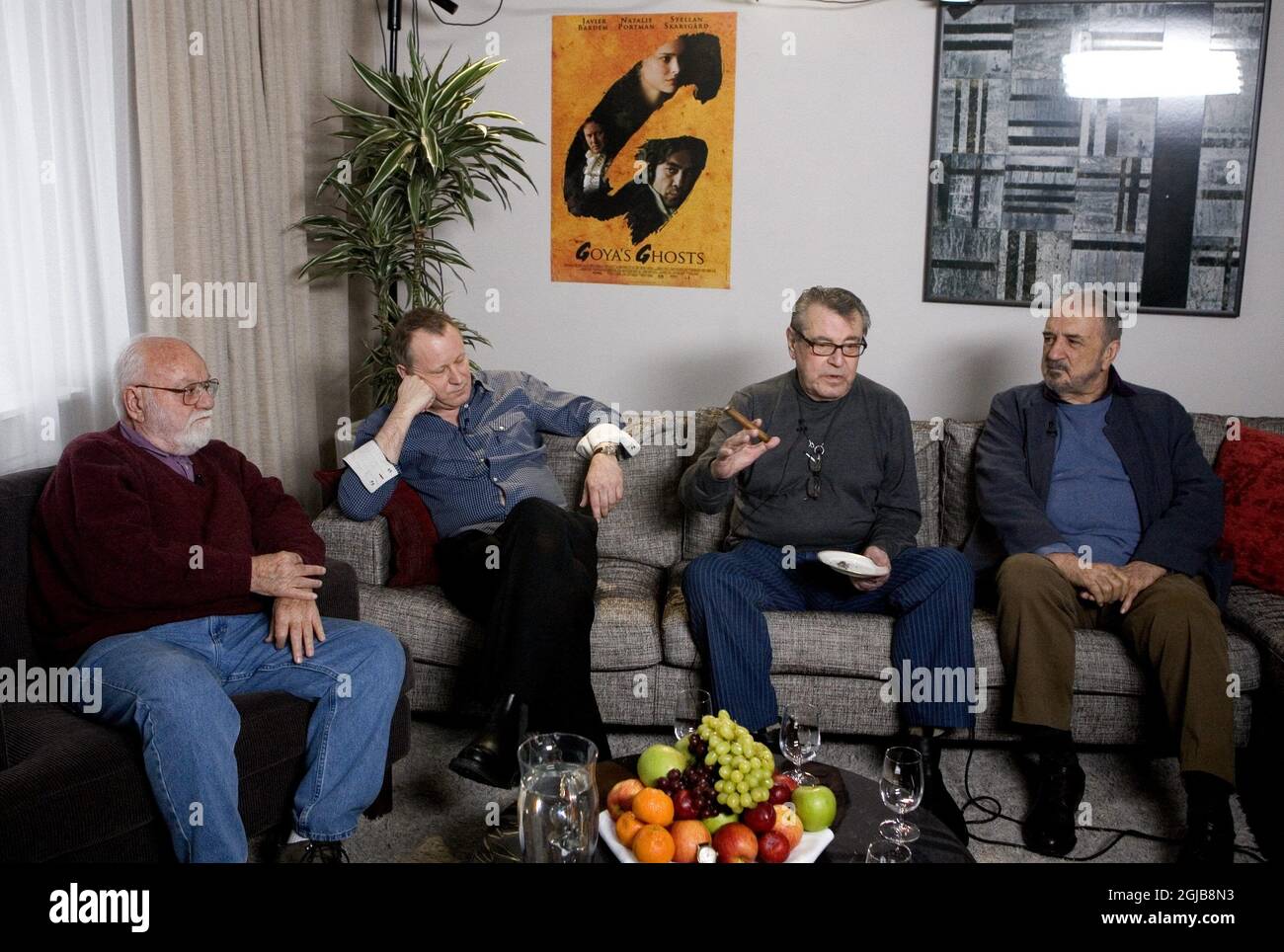 GOTHENBURG 20070202 le producteur de film Saul Zaentz, l'acteur Stellan Skarsgard, le réalisateur Milos Forman et l'écrivain de film scénariste Jean-Claude Carriére lors d'un appel photo au Festival du film de Göteborg à Göteborg, en Suède, le 2 février 2007. L'acteur suédois Stellan Skarsgard joue un rôle de premier plan dans le nouveau film de Milos Formans, "Goya's Ghost", qui est présenté lors d'une première mondiale à Göteborg Foto Adam Ihse / SCANPIX kod 9200 Banque D'Images