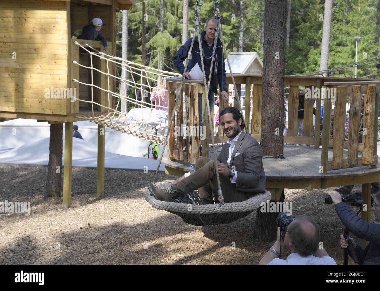 VASE 2018-05-17 le prince Carl Philip est vu lors de l'inauguration du terrain de jeu 'Vilda Parkenâ€ à vase, Varmland. Le prince, qui est le duc de Varmland, fait une visite d'une journée dans son comté Foto: Anders Wiklund / TT / Kod 10040 Banque D'Images