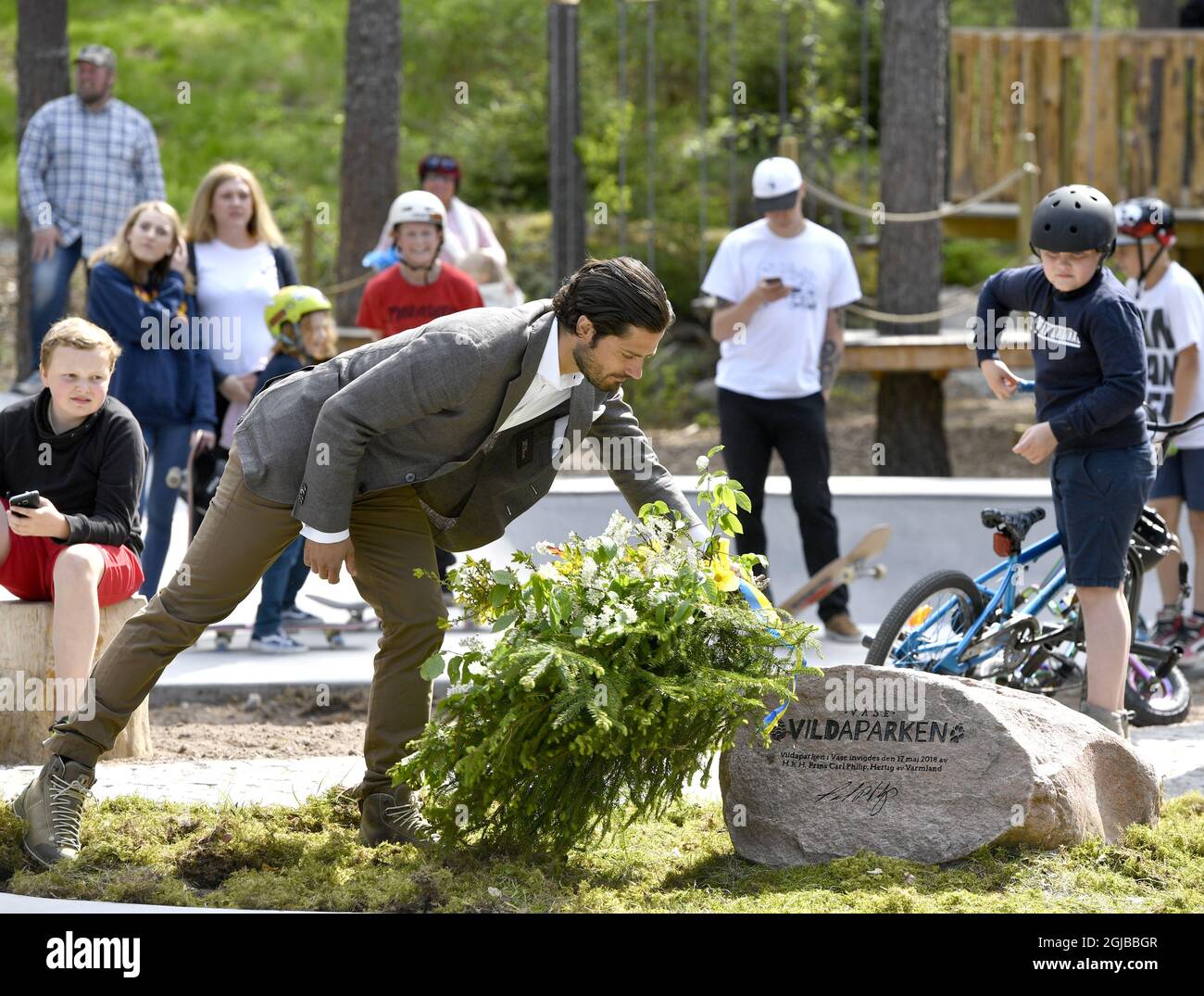 VASE 2018-05-17 le prince Carl Philip est vu lors de l'inauguration du terrain de jeu 'Vilda Parken' à vase, Varmland. Le prince, qui est le duc de Varmland, fait une visite d'une journée dans son comté Foto: Anders Wiklund / TT / Kod 10040 Banque D'Images