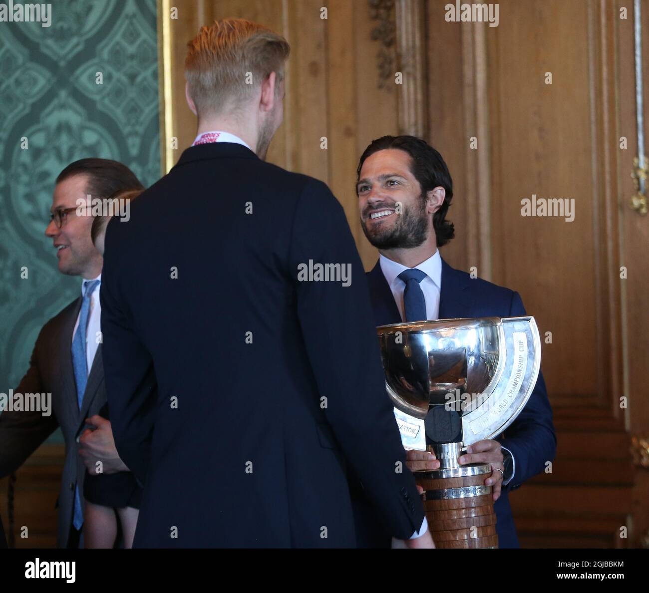 STOCKHOLM 20180521 le prince Carl Philip a rencontré les champions mondiaux de hockey sur glace de Suède lundi au Palais Royal. Foto Soren Andersson / TT Kod 1037 Banque D'Images