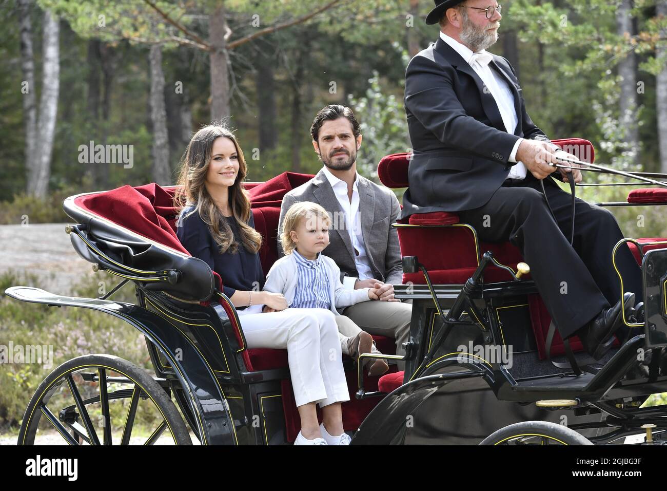 NYNAS 2018-08-18 Prince Carl Philip, Princesse Sofia, Prince Alexander visite de la réserve naturelle de Nynas I Sodermanland, Suède jeudi. Le prince Alexander, qui est le duc du comté de Sodermanland, a inauguré son cadeau de baptême du comté qui est un chemin et un point d'observation dans la réserve naturelle Foto: Jonas Ekstromer / TT / Kod 10030 Banque D'Images