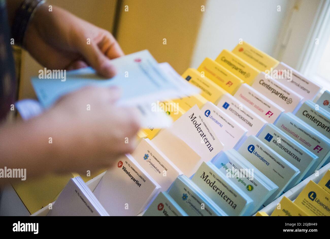 STOCKHOLM 2018-09-09 personnes ont voté dans un bureau de vote de la banlieue Midsommarkransen de Stockholm. Foto: Hanna Franzén / TT / Kod 11870 Banque D'Images