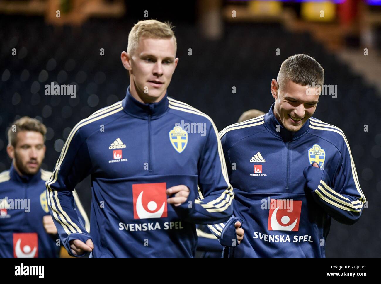 STOCKHOLM 20181008 les joueurs de l'équipe nationale de football de Suède Emil Kraft et Kristoffer Peterson en action lors d'une session d'entraînement à Friends Arena à Solna, le 08 octobre 2018, en prévision d'un match de la Ligue des Nations contre la Russie. Photo: Pontus Lundahl / TT / code 10050 Banque D'Images