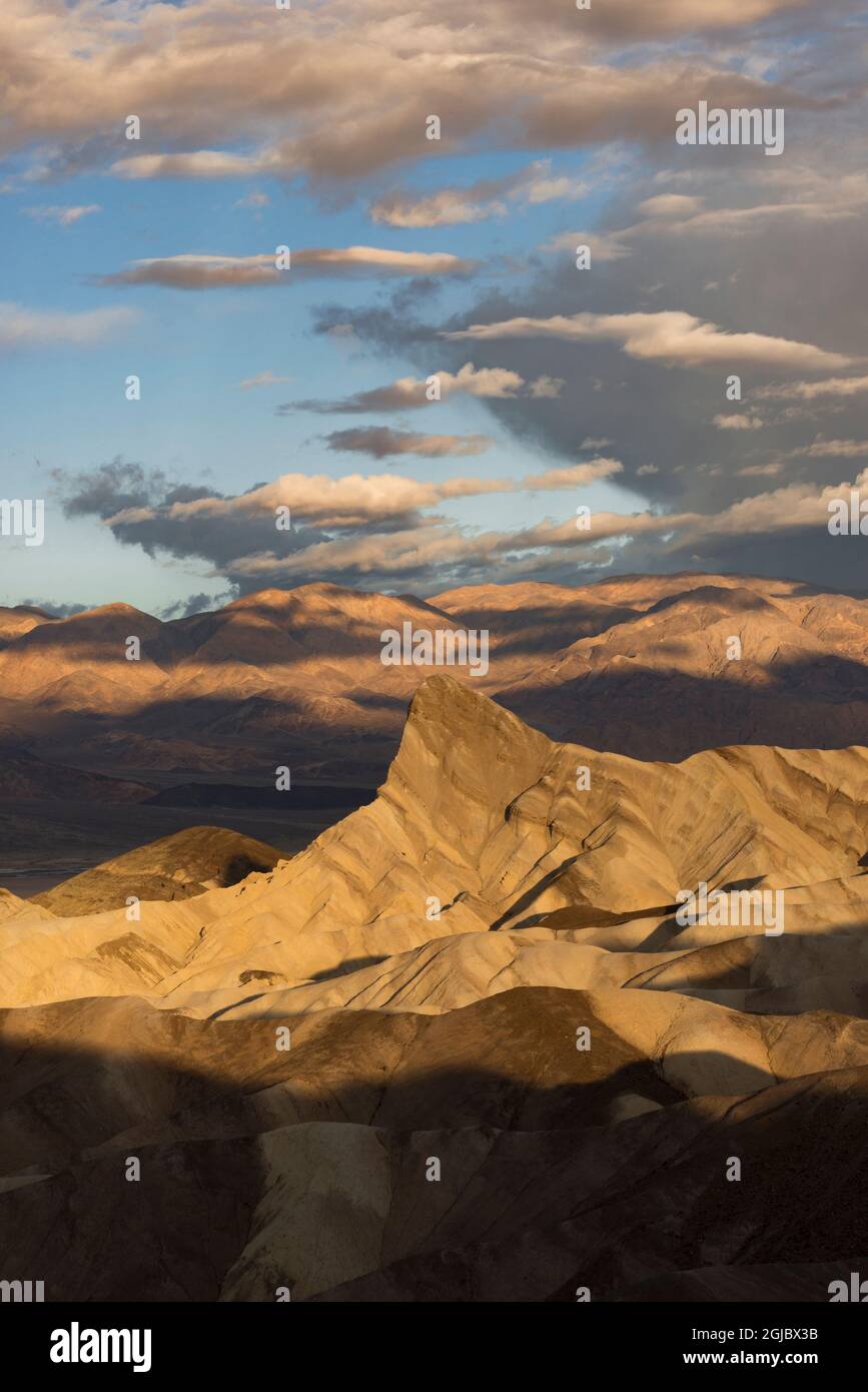 États-Unis, Californie. Lumière matinale de Zabriskie point, parc national de la Vallée de la mort. Banque D'Images