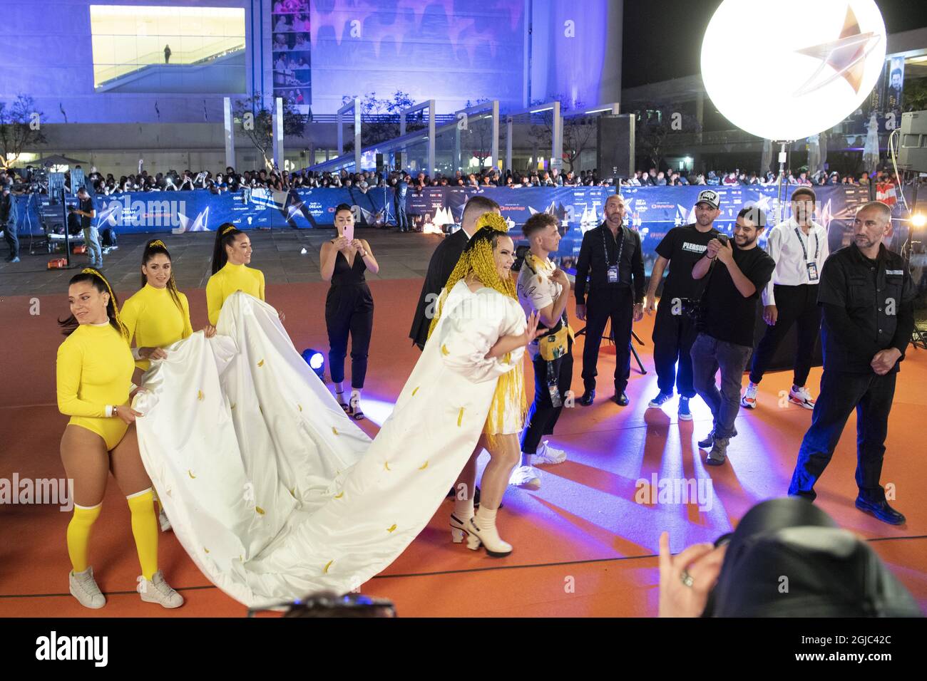 TEL AVIV 20190512 le gagnant des dernières années 'Netta' arrive à la cérémonie d'ouverture de l'Eurovision 2019 à tel Aviv, Israelon le 12 mai 2019 Foto Henrik Montgomery / TT Kod 10060 Banque D'Images