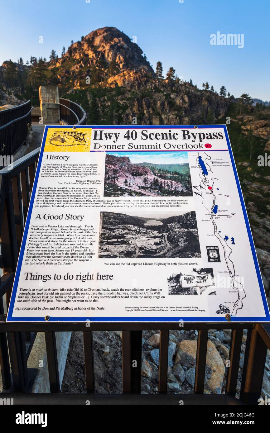 Panneau d'interprétation sur le pont de donner Summit, Truckee, Californie, États-Unis. Banque D'Images