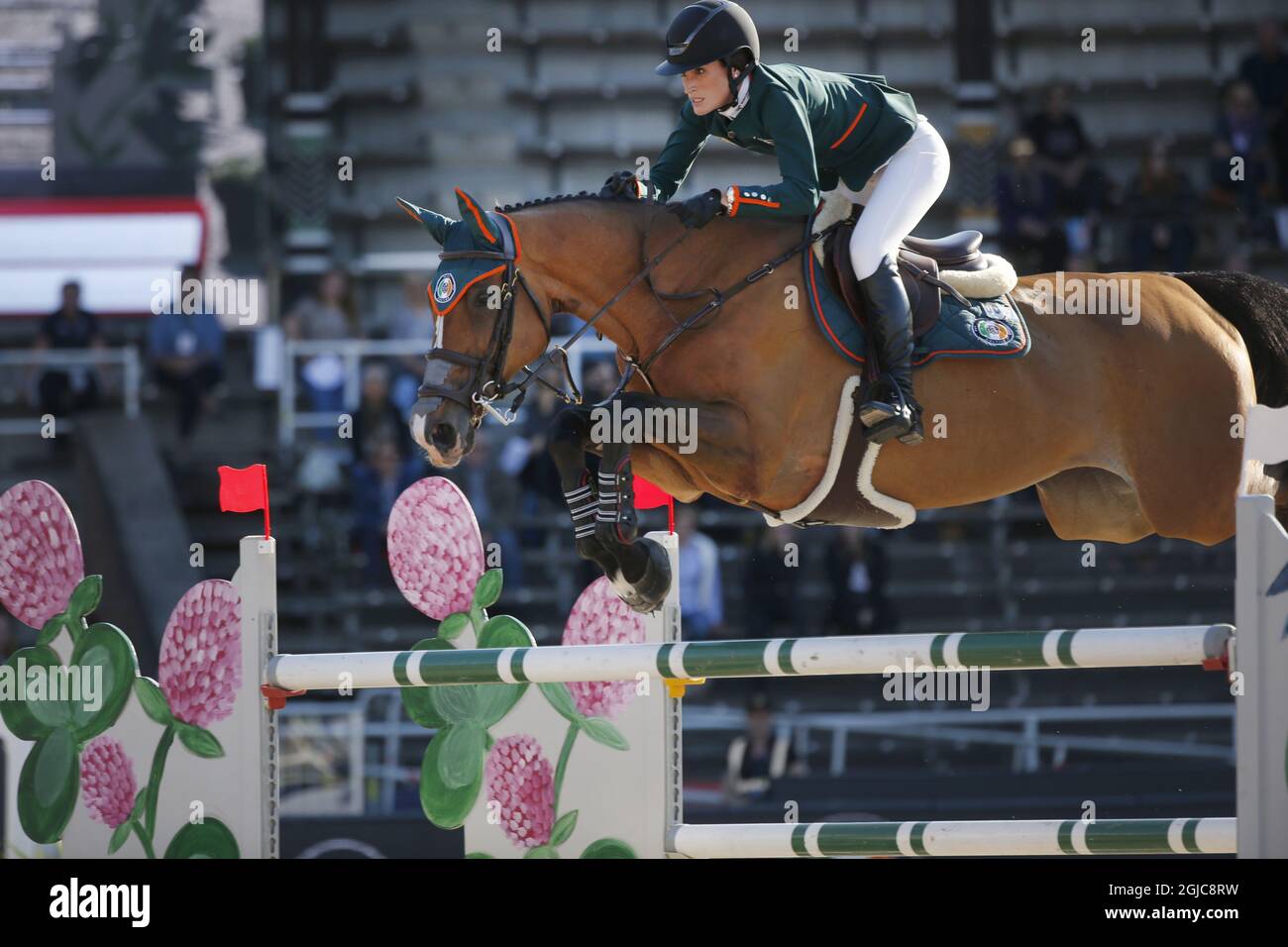 STOCKHOLM 20190614 Jessica Springsteen fait le cheval RMF Swinny du Parc lors de la compétition de saut en équipe Ligue mondiale des Champions à Stockholms stadion, Stockholm, Suède le 14 juin 2019. Foto: Fredrik Persson / TT / Kod 1081 Banque D'Images