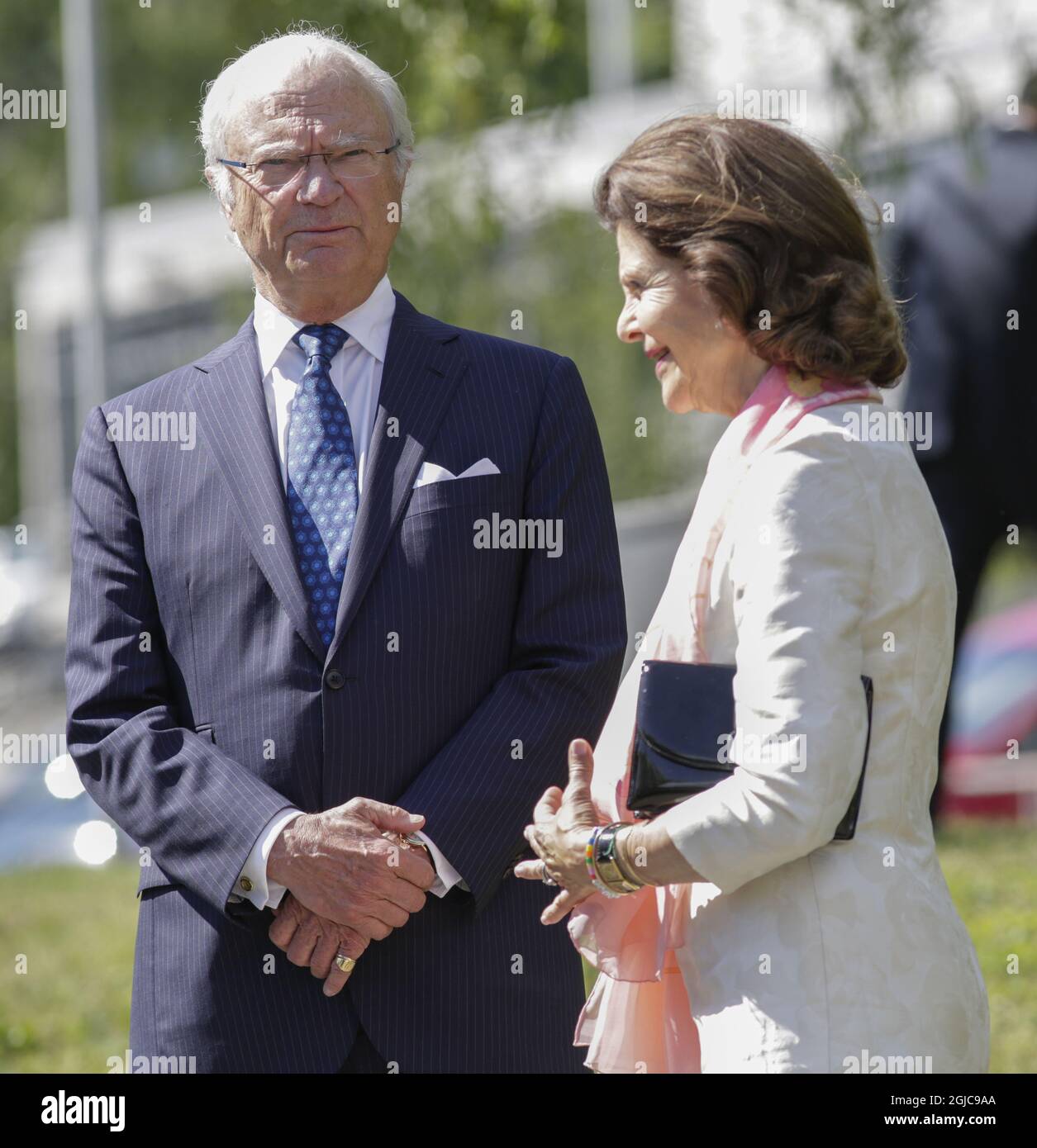 Roi Carl XVI Gustaf, reine Silvia, cérémonie de dévoilement du monument commémoratif pour les vétérans suédois qui ont servi à l'hôpital suédois de la Croix-Rouge en Corée pendant la guerre de Corée à Djurgà¥rden, Stockholm. Le président de la Corée du Sud effectue une visite d'État de deux jours en Suède. 2016-06-15 (c) Johan Jeppsson / TT / code 2551 Banque D'Images