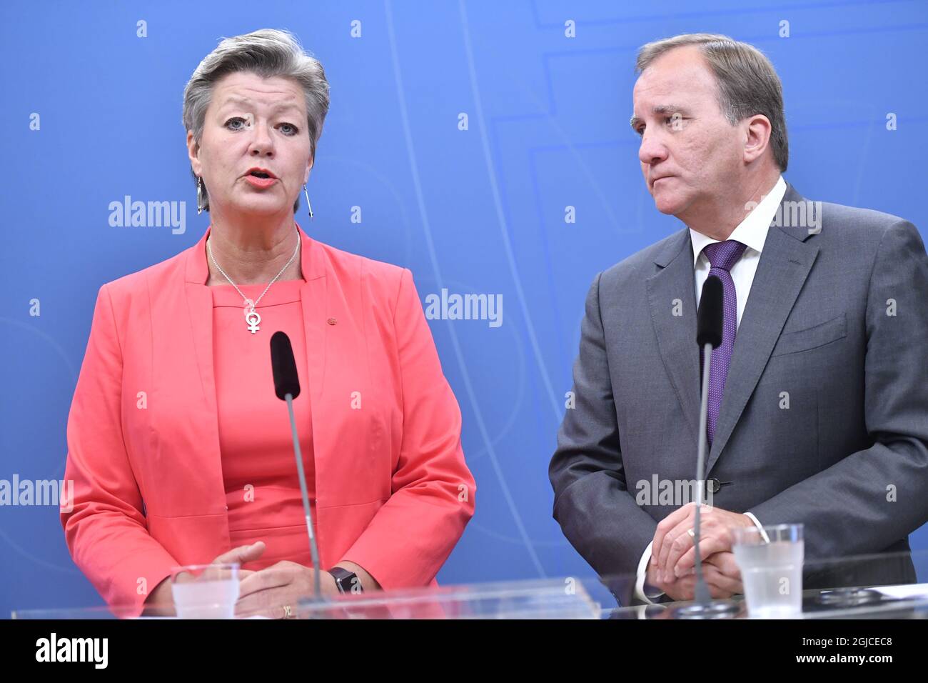 Ylva Johansson, ministre suédois de l’emploi et de l’intégration, et Stefan Lofven, Premier ministre, lors d’un examen préliminaire aux bureaux gouvernementaux de Stockholm, Suède, le 8 août 2018. Le Premier ministre a annoncé que le gouvernement suédois nomma le ministre Johansson au nouveau commissaire de l'UE Foto: Maja Suslin / TT / Kod 10300 Banque D'Images