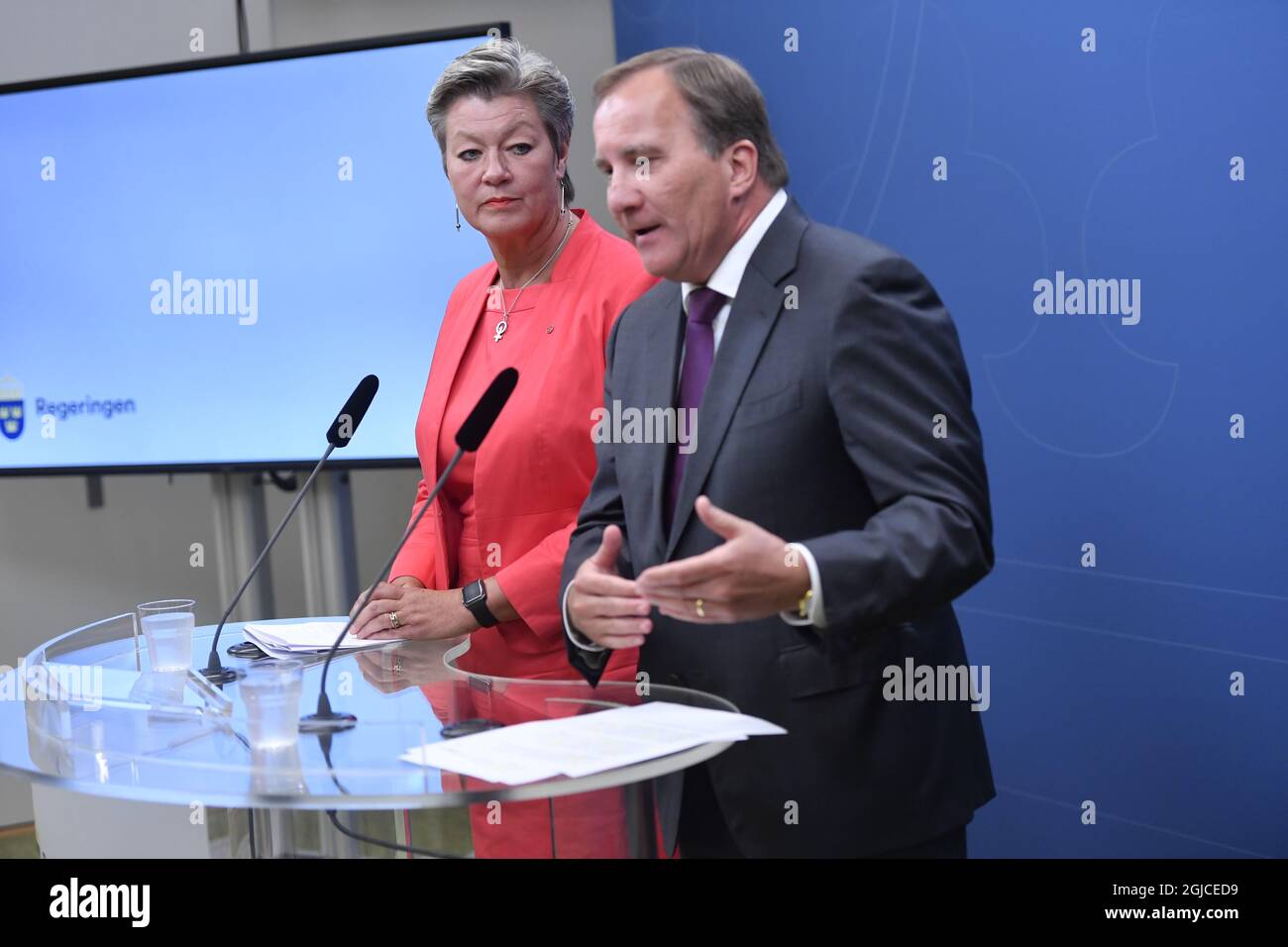 Ylva Johansson, ministre suédois de l’emploi et de l’intégration, et Stefan Lofven, Premier ministre, lors d’un examen préliminaire aux bureaux gouvernementaux de Stockholm, Suède, le 8 août 2018. Le Premier ministre a annoncé que le gouvernement suédois nomma le ministre Johansson au nouveau commissaire de l'UE Foto: Maja Suslin / TT / Kod 10300 Banque D'Images