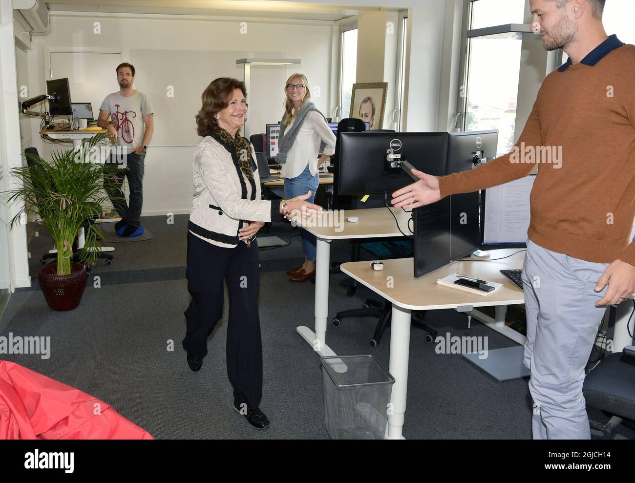 Queen Silvia visite de la société NetClean à Göteborg, Suède, le jeudi 12 septembre 2019. L'entreprise développe des solutions technologiques pour protéger contre les enfants de matériel d'abus sexuel. Photo Tommy Holl / TT Kod 2391 Banque D'Images