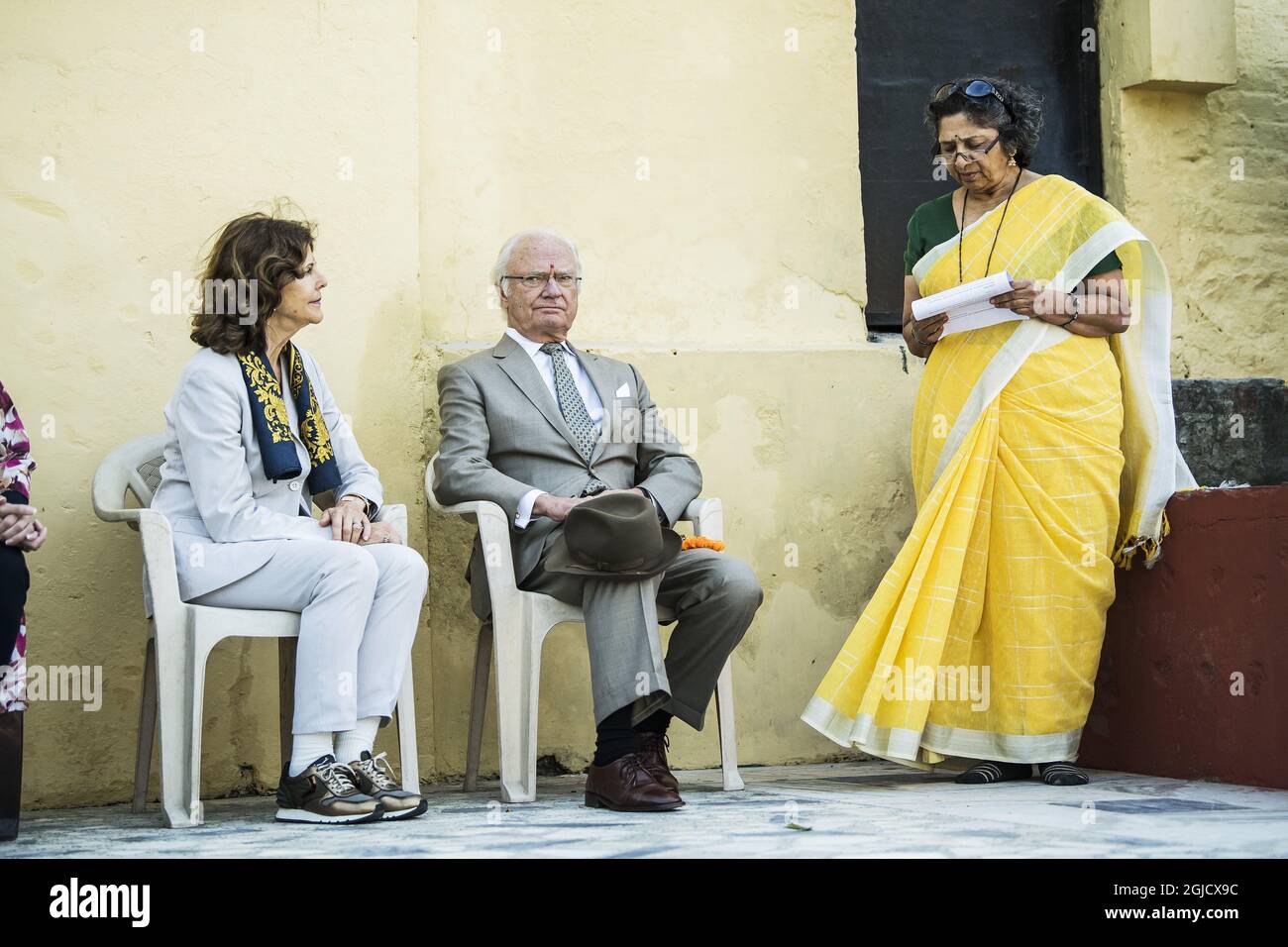 Le roi Carl XVI Gustaf et la reine Silvia lors d'une visite à Rishikesh où ils ont reçu une marque de caste le 5 décembre 2019, les Royals suédois sont en visite d'État en Inde. Photo Carolina Byrmo / Aftonbladet / TT code 2512 * * * SUÈDE OUT * * * Banque D'Images