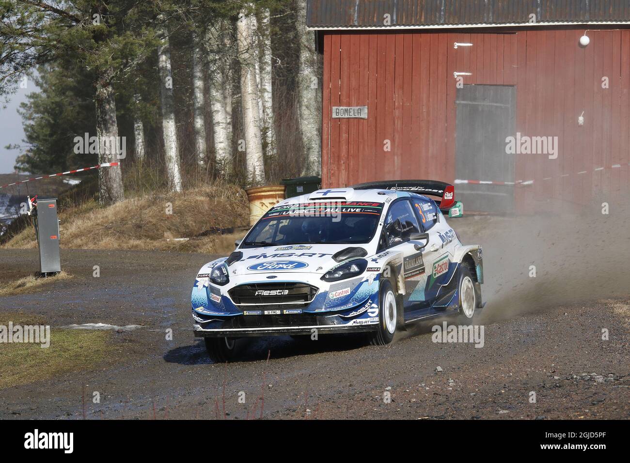 Teemu Suninen en Finlande et le copilote Jarmo Lehtinen dans leur Ford Fiesta WRC sur la septième scène du Rally Sweden, deuxième tour du Championnat du monde de rallye FIA à Torsby, Suède, le 15 février 2020. Photo: Micke Fransson / TT / code 61460 Banque D'Images