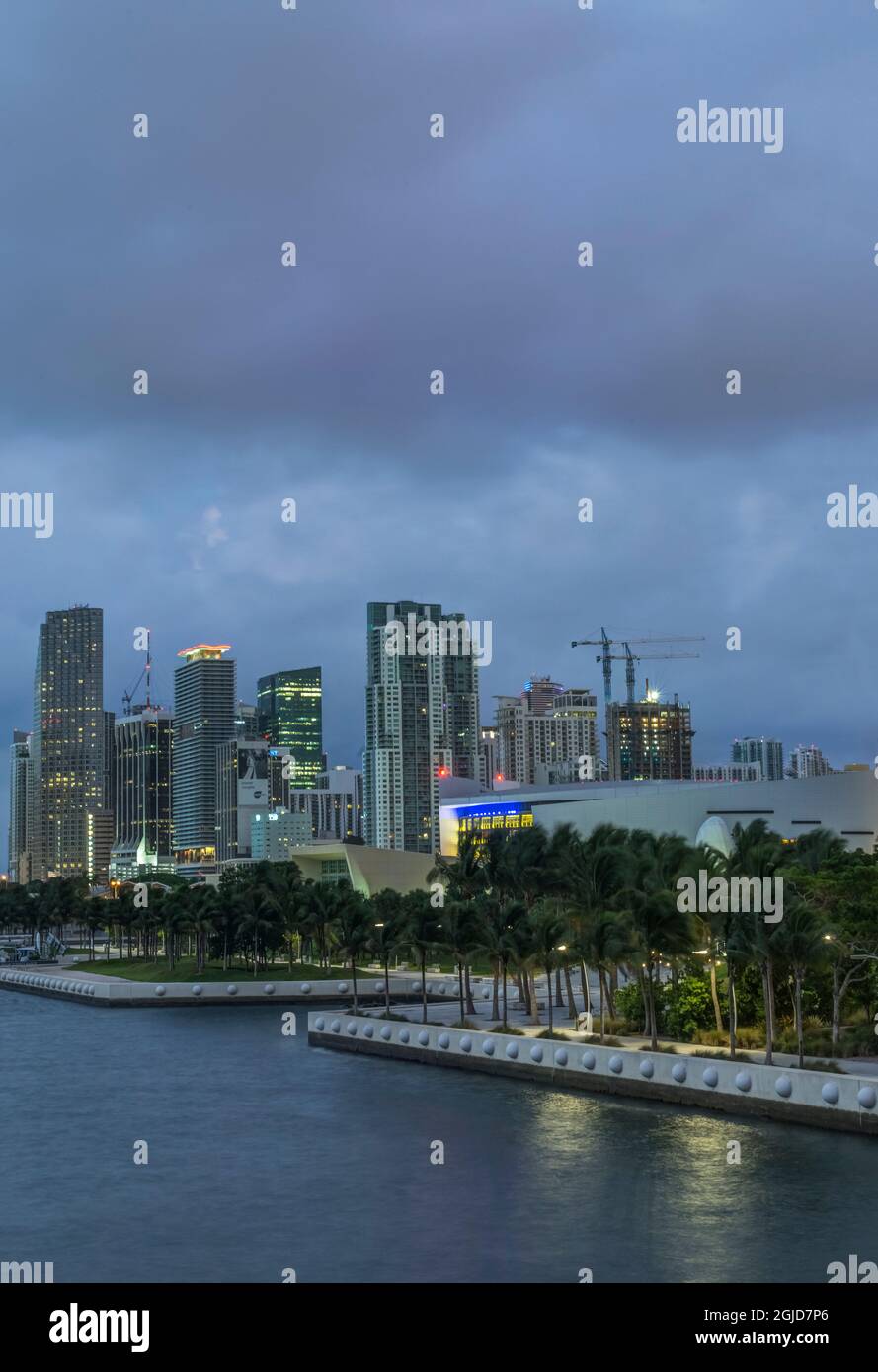 États-Unis, Floride, Miami. Horizon du centre-ville à l'aube. Banque D'Images