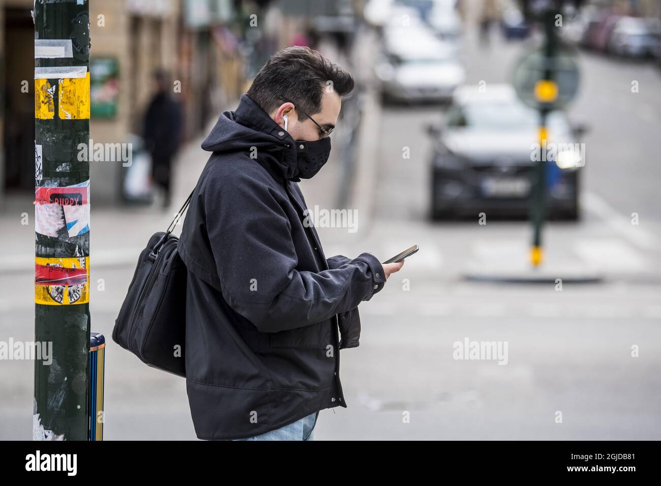 La vie quotidienne à Stockholm, Suède, le 23 mars 2020, pendant la pandémie du coronavirus. Photo: Un homme portant un masque photo: Pontus Orre / Aftonbladet / TT code 2512 Banque D'Images