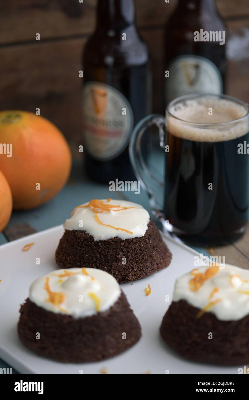 Cuisson Avec De La Biere La Guinness Et Le Chocolat Ont Ete Faits L Un Pour L Autre Le Gateau Au Chocolat A Un Gout De Stout D Orange Et D Amande Photo Janerik Henriksson