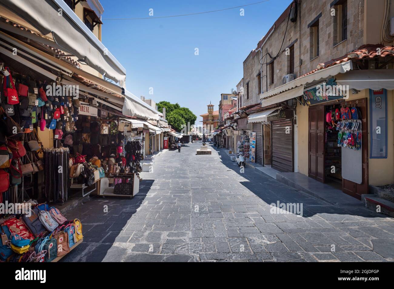 RHODOS 20200703 Socrates Street, ville de Rhodes, île de Rhodes, Grèce, est encore vide de touristes en raison de la pandémie de corona (Covid-19). Foto: Stina Stjernkvist / TT / code 11610 Banque D'Images