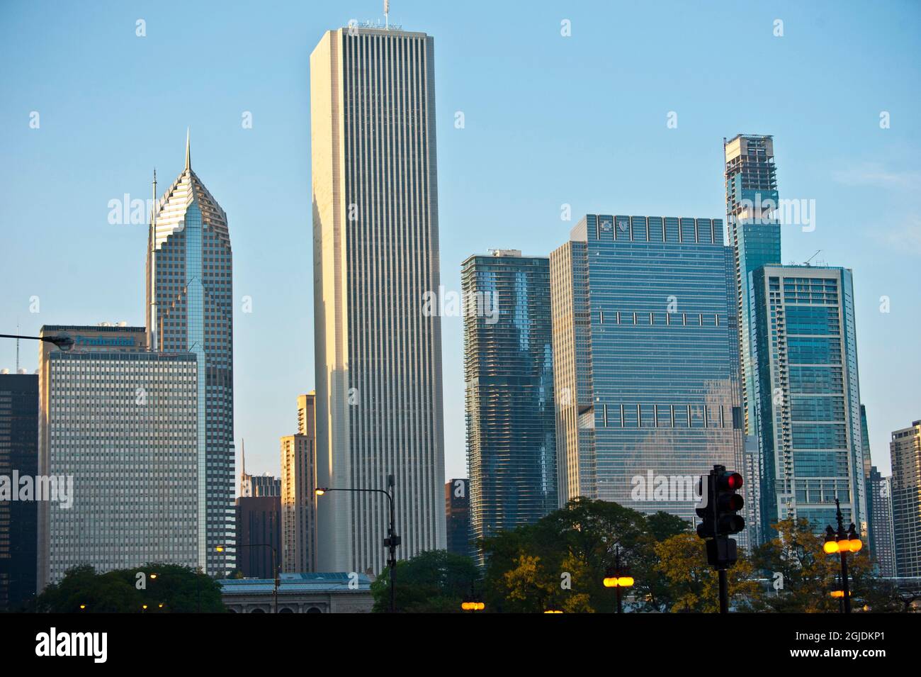 États-Unis, Illinois. Chicago, Skyline avec Aon Center, Blue Cross Blue Shield et Prudential Buildings Banque D'Images