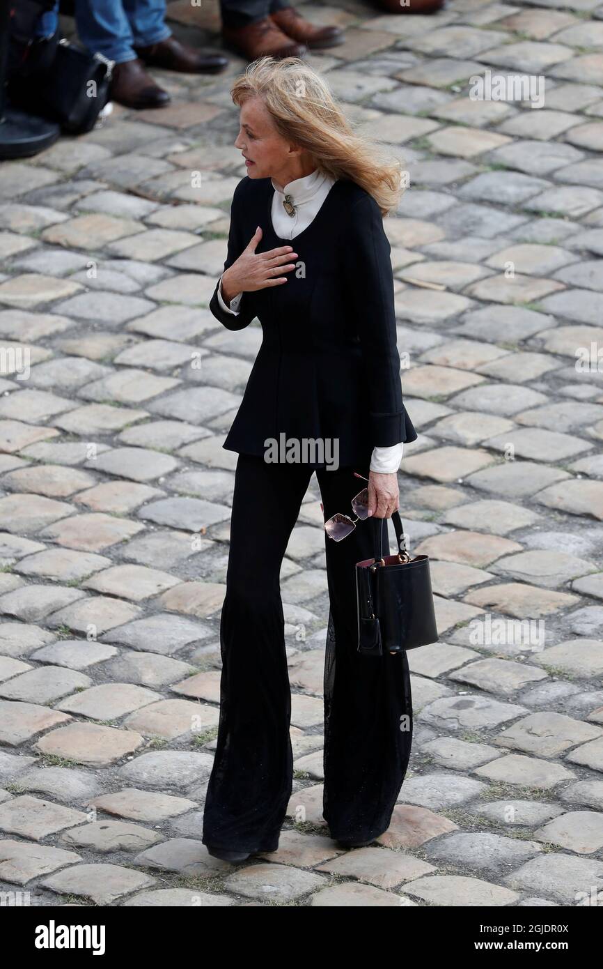 Arielle Dombasle assiste à une cérémonie nationale d'hommage au regretté  acteur Jean-Paul Belmondo lors d'une cérémonie à l'Hôtel des Invalides à  Paris, France, le 9 septembre 2021. REUTERS/Eric Gaillard Photo Stock -