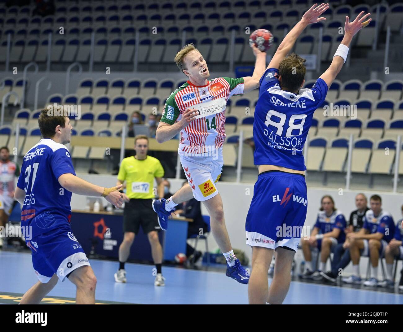 Alingsas 2020-11-24 EHF Ligue européenne Alingsas - SC Magdeburg 30-29. Omar Ingi Magnusson pousses but photo Tommy Holl / TT Code 2391 Banque D'Images