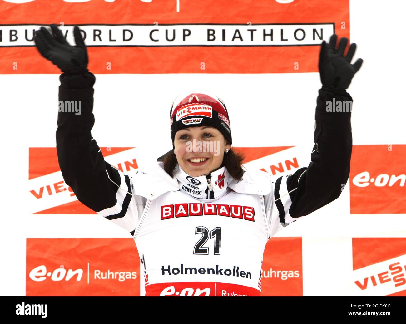 En Allemagne, Magdalena Neuner a remporté la coupe de sprint en plaçant la 7e place dans le sprint féminin de la coupe du monde de biathlon à Holmenkollen, en Norvège. Banque D'Images