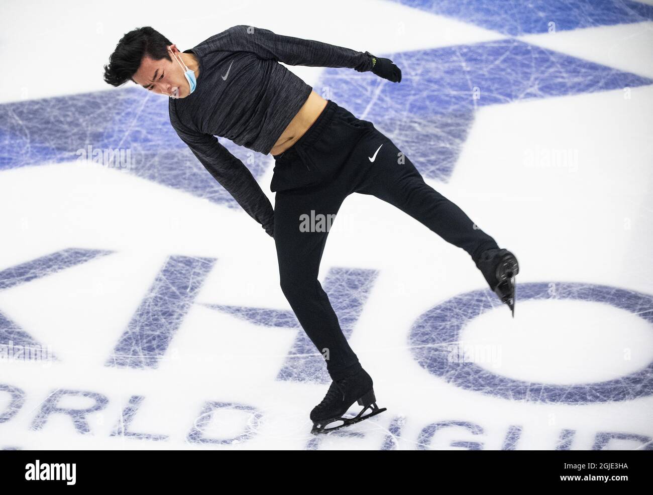 Nathan Chen, des États-Unis, en action lors d'une séance d'entraînement avant les Championnats du monde de patinage artistique de l'UIP à l'arène Globe de Stockholm, en Suède, le 23 mars 2021. Photo: Pontus Lundahl / TT / code 10050 *** SUÈDE OUT *** Banque D'Images