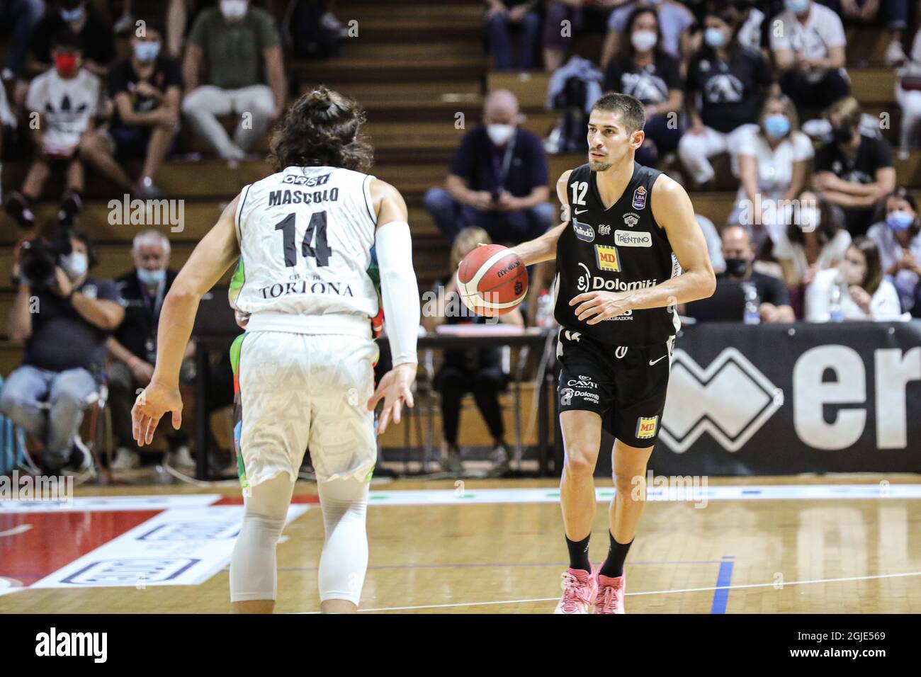 Italie. 08 septembre 2021. Début à la maison pour l'équipe Derthona basket dans Supercoppa Discovery vs Trento au PalaFerraris à Casale. Bertram Tortona contre Dolomiti Energia Trentin 81 - 72. (Photo de Norberto Maccagno/Pacific Press/Sipa USA) crédit: SIPA USA/Alay Live News Banque D'Images