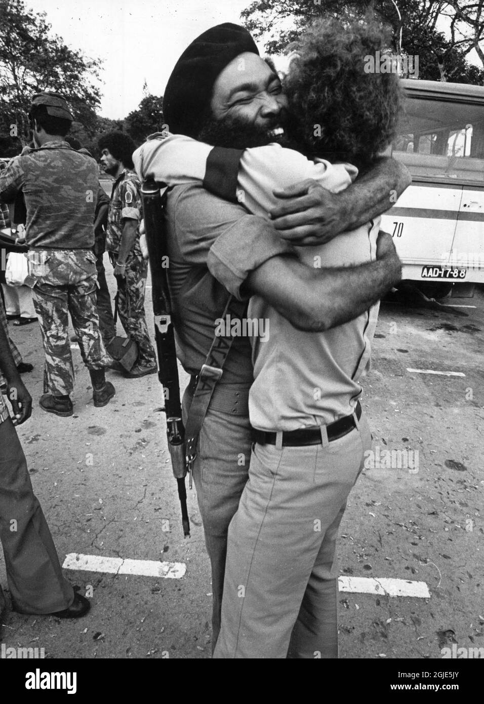 Huambo 1976-02-18 guerre civile angolaise. Le premier bus de Luanda, la capitale de l'Angola, est arrivé à Huambo, une ville récemment capturée par les troupes du MPLA. Photo: Sven-Erik Sjoberg / DN / TT / Code: 53 Banque D'Images